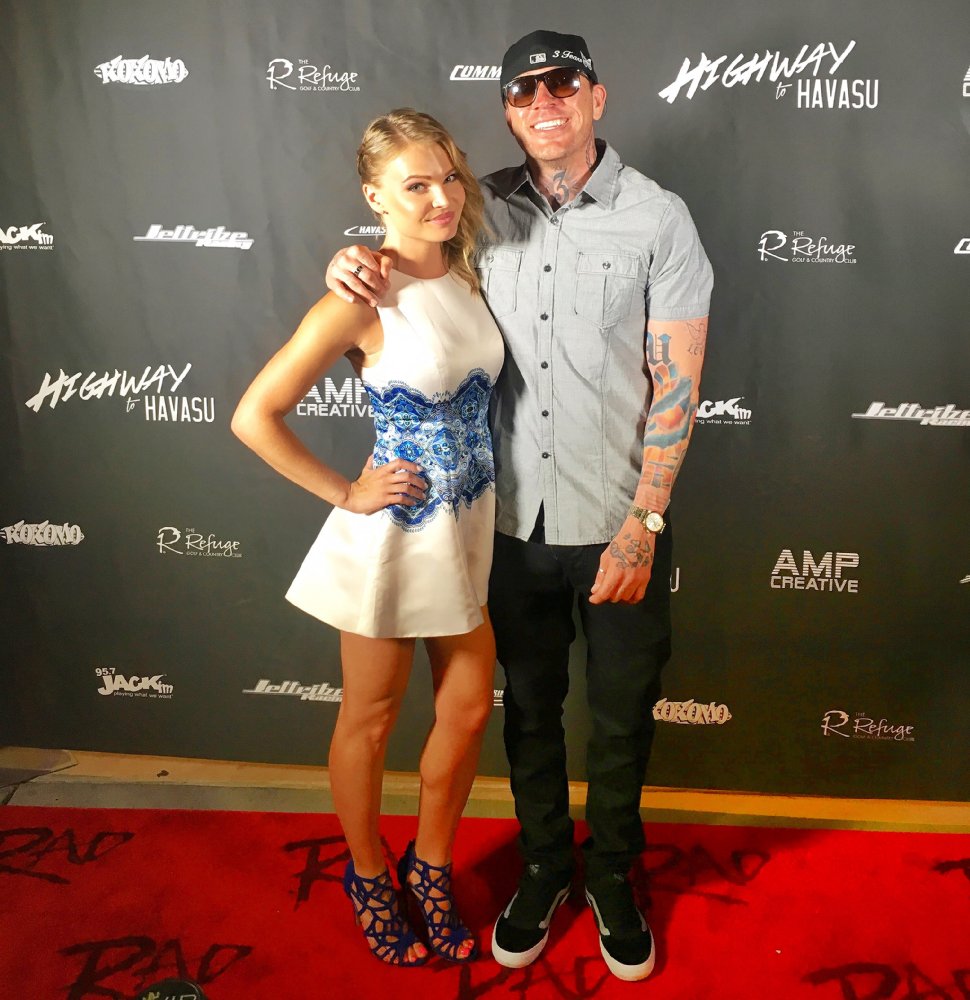 lily berlina - mellanie monroe fan bus handjob school