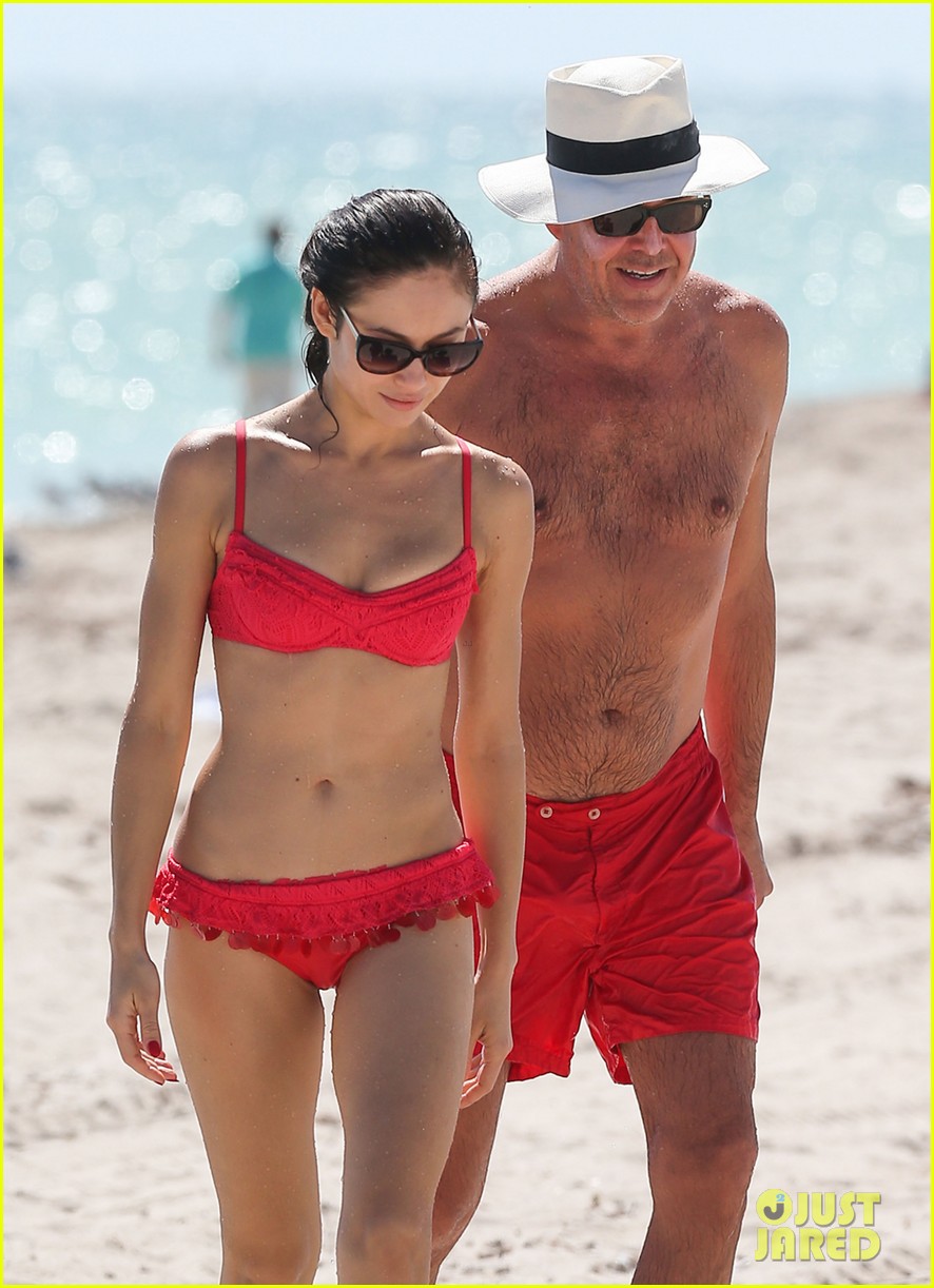 darrell j harris recommends Olga Kurylenko In A Bikini