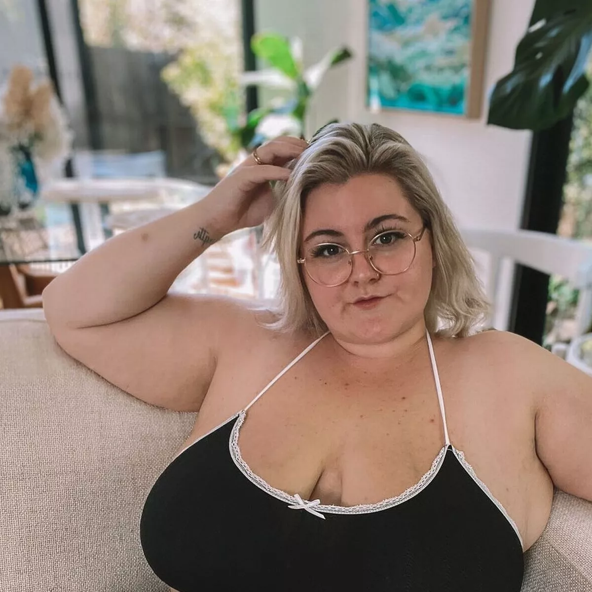 Fat Chick With Big Tits parody splash