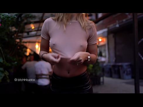 flashing boobs in restaurant