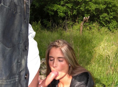 amy foor share blowjob in the woods photos