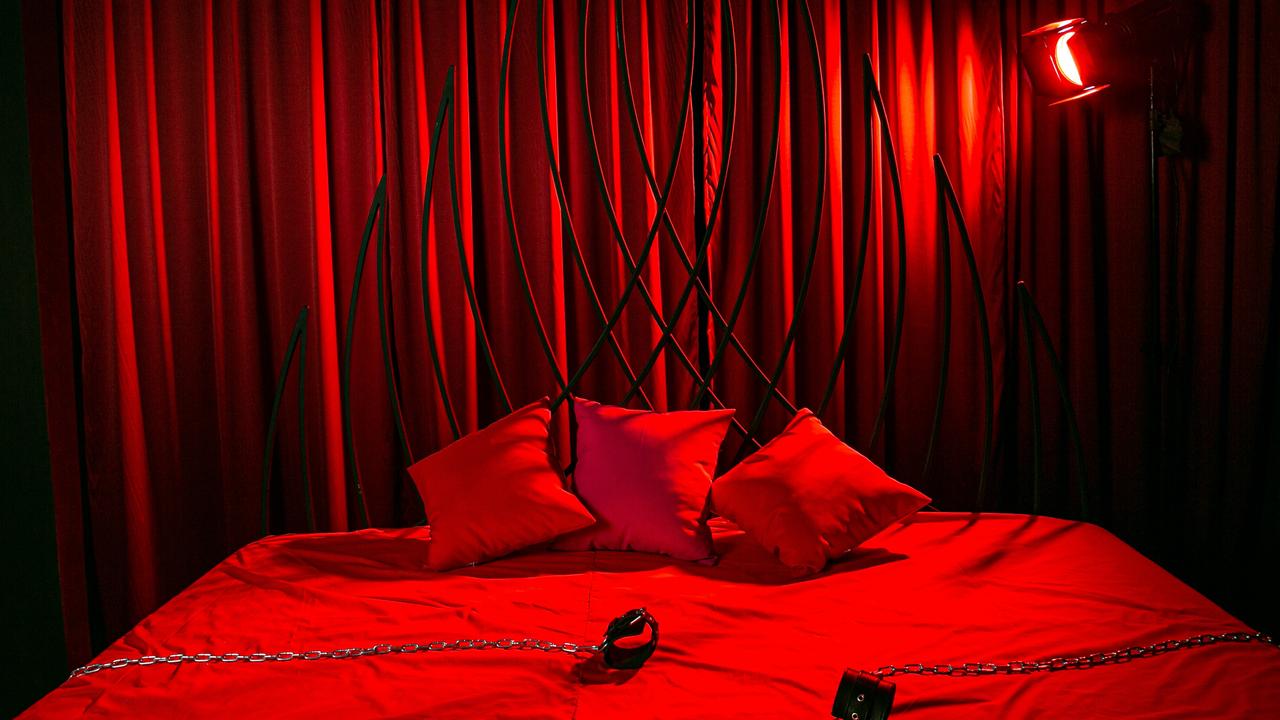 anne warth add red room sex photo