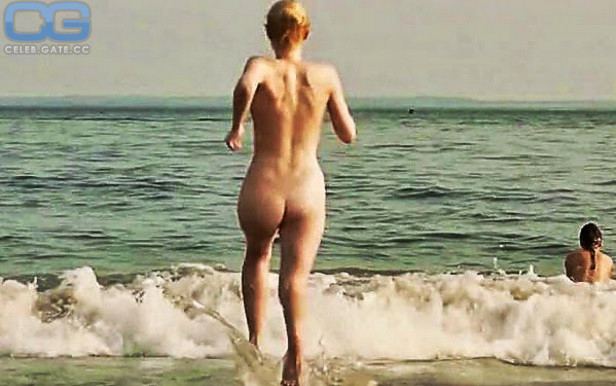 dakota fanning naked