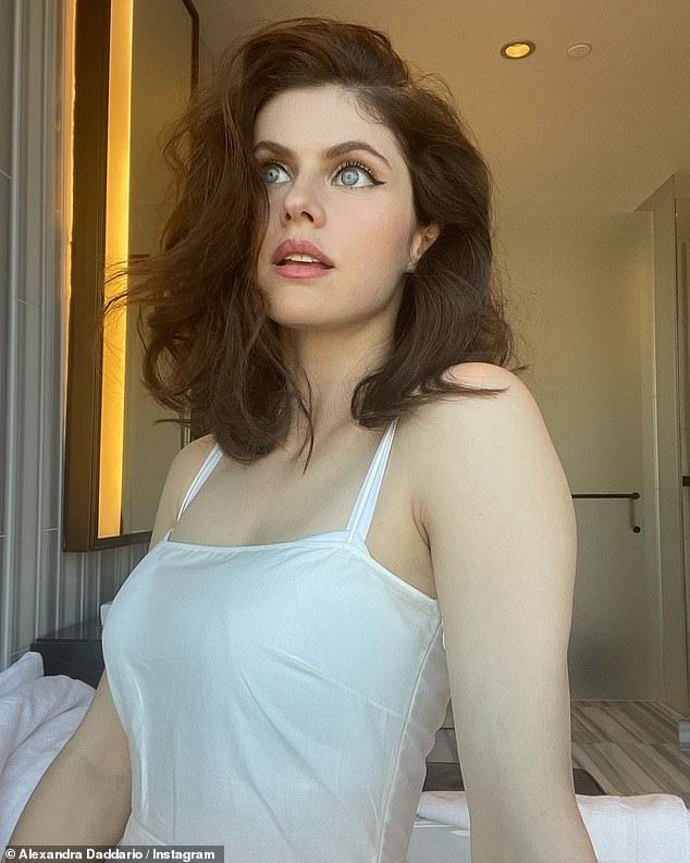 alexandra daddario sexy pictures