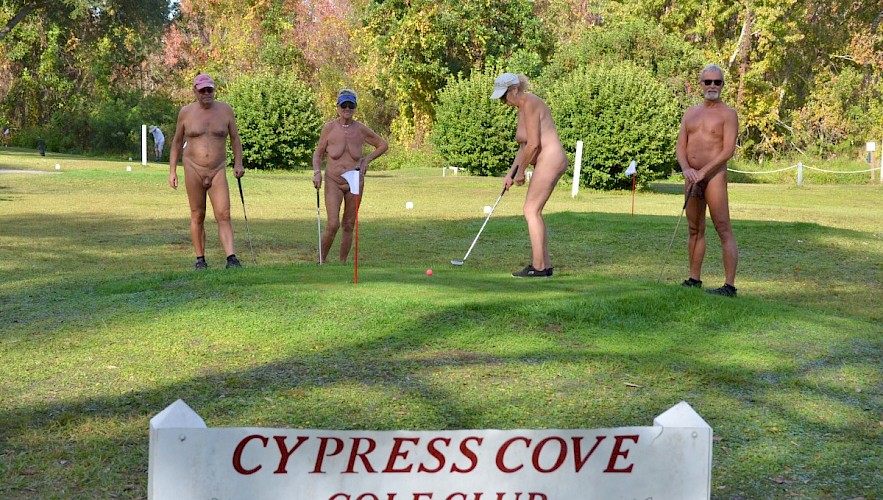 nude golf