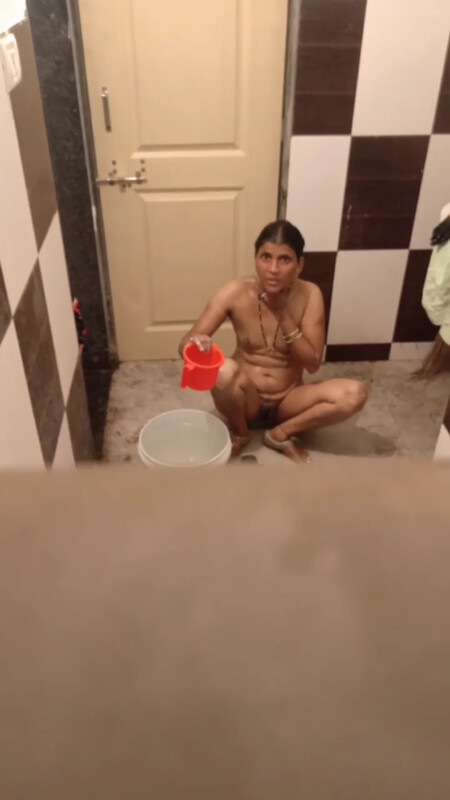 asli gokce recommends desi hidden cam bathing pic