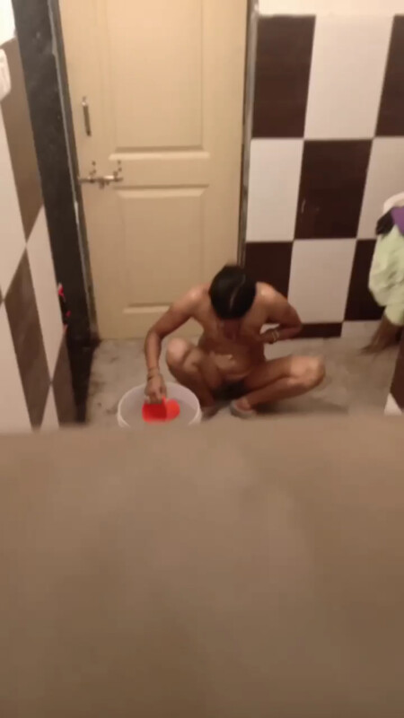 anjan mondal recommends Desi Hidden Cam Bathing