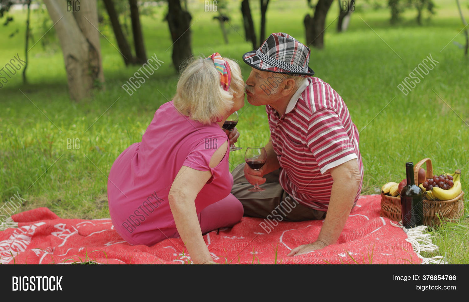 chip mania add photo old people making love