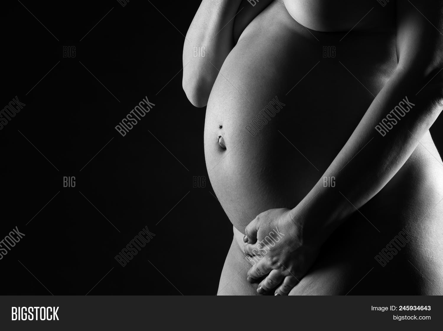 sexy naked pregnant women